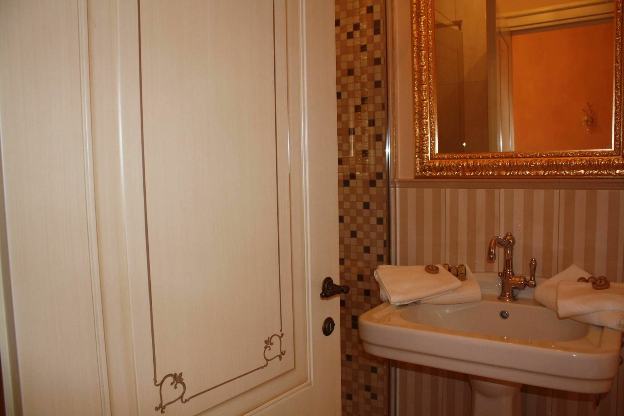 Salotto Delle Arti Hotel โมดินา ภายนอก รูปภาพ